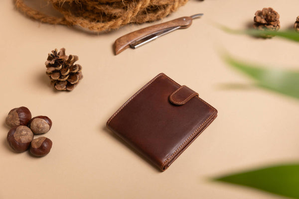 Woodbridge Men's Bifold Dark Tan Leather Wallet With Coin Pocket