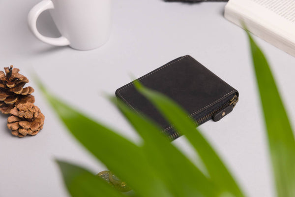 Woodbridge Men's Black Zip Around Leather Wallet