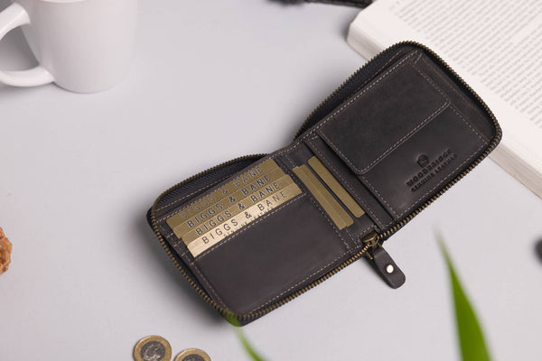 Woodbridge Men's Black Zip Around Leather Wallet