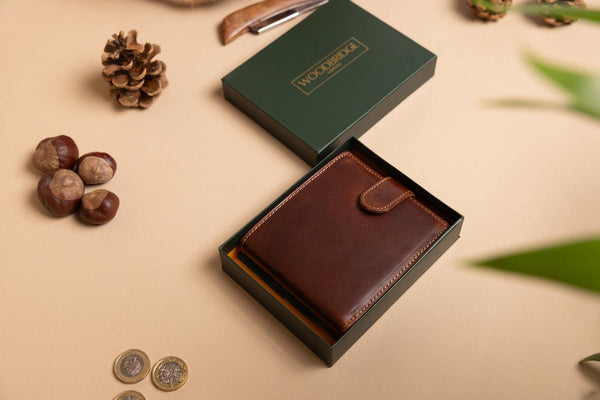 Woodbridge Men's Bifold Dark Tan Leather Wallet With Coin Pocket