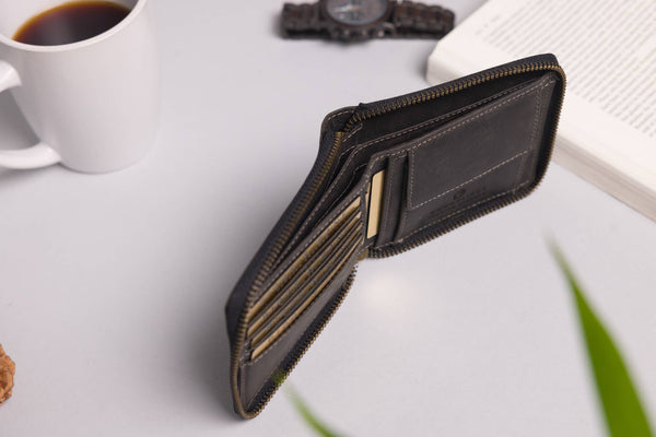 Woodbridge Men's Black Zip Around Leather Wallet