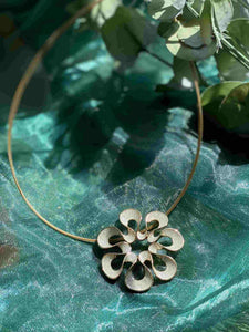 Glitzy Flower Necklace - Brambles Gift Shop
